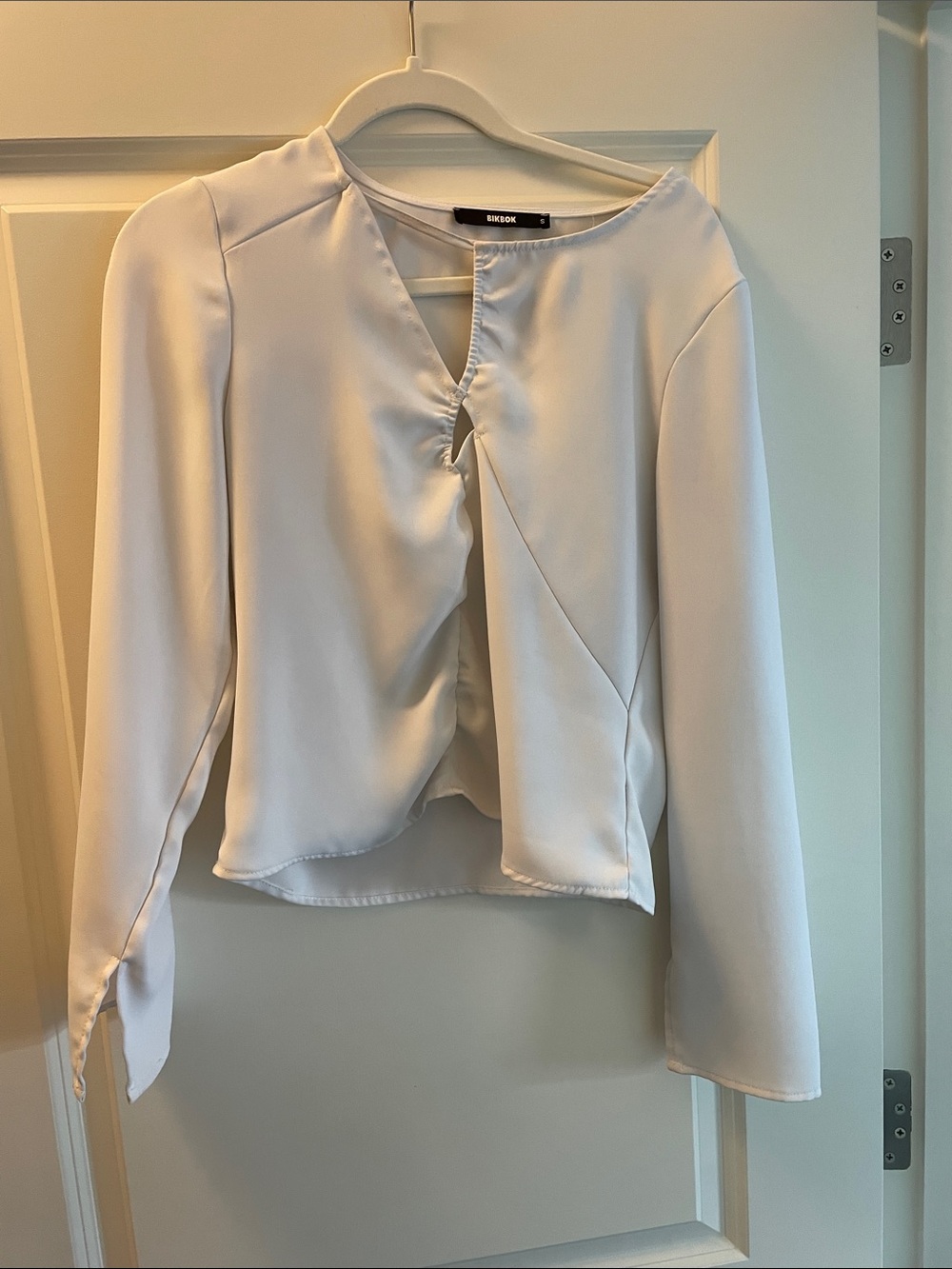 Aritzia White Twist-Detail Long-Sleeve Blouse